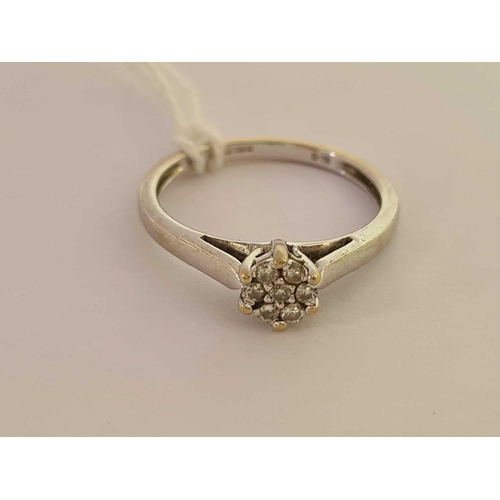 570 - DIAMOND CLUSTER RING SET IN 18ct GOLD, SIZE 'O'