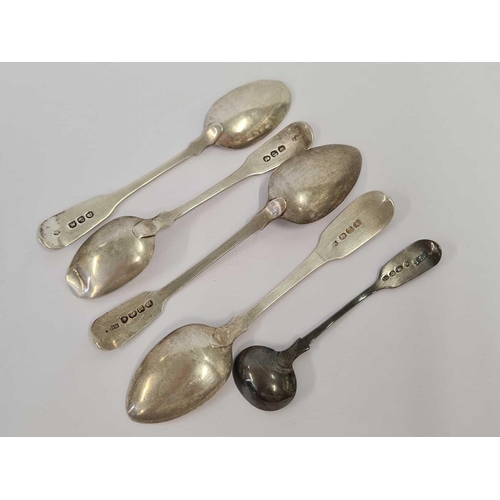 620 - 4 SILVER GEORGIAN TEA SPOONS & 1 VICTORIAN SALT SPOON, 70g