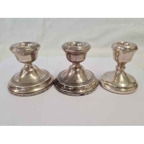 629 - THREE WEIGHTED SILVER DWARF CANDLESTICKS, TWO MATCHING H/M B'HAM 1970, THE OTHER B'HAM 1974, 367.4 G