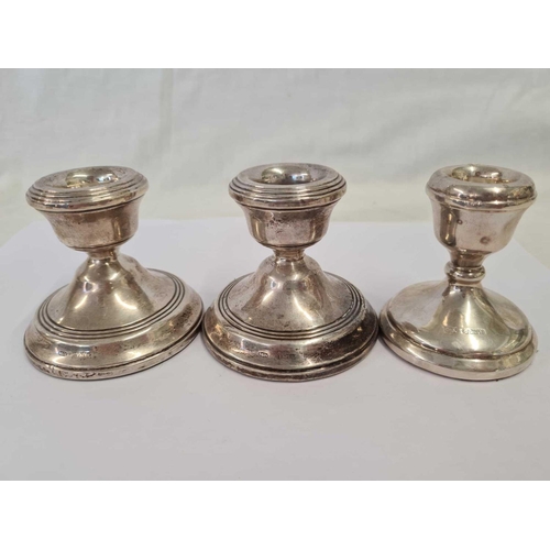 629 - THREE WEIGHTED SILVER DWARF CANDLESTICKS, TWO MATCHING H/M B'HAM 1970, THE OTHER B'HAM 1974, 367.4 G