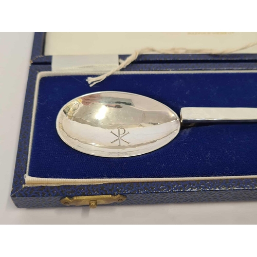 649 - BOXED MAPPIN & WEBB ROMAN STYLE SILVER SPOON WITH CHI RHO SYMBOL IN BOWL H/M B'HAM 1982, 36.5 G