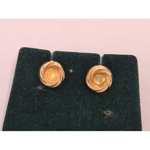 658 - A PAIR OF 9ct CIRCULAR EAR STUDS