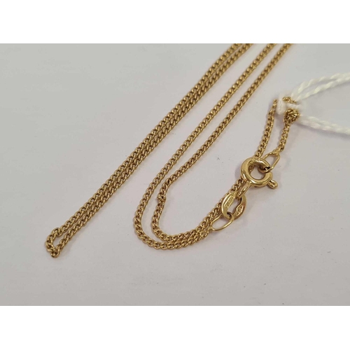 660 - A 9ct FINE FOLD NECK CHAIN, 16'' LONG