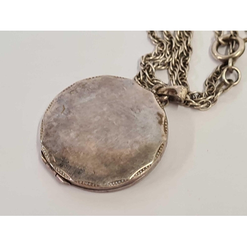 664 - A CIRCULAR SILVER HINGED LOCKET ON SILVER CHAIN