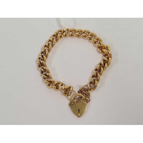 666 - A CURB LINK BRACELET WITH HEART SHAPED PADDLOCK