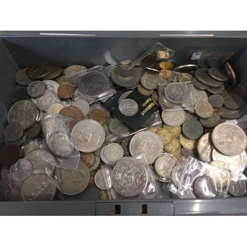 825 - TIN BOX WITH LARGE QTY OF COINS MAINLY BRITISH