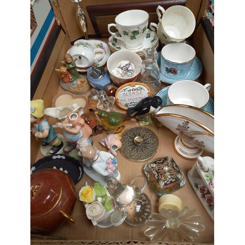 87 - 2 CARTONS OF MISC CHINAWARE INCL; BIRD FIGURINES, CUPS & SAUCERS BY COLCLOUGH, WEDGWOOD TABLE LIGHTE... 