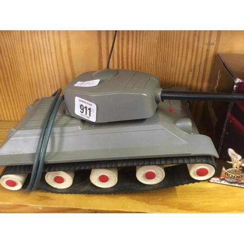 911 - DIE CAST METAL 1967 VOLKSWAGON BEETLE & A VINTAGE REMOTE CONTROLLED RUSSIAN T34 TANK