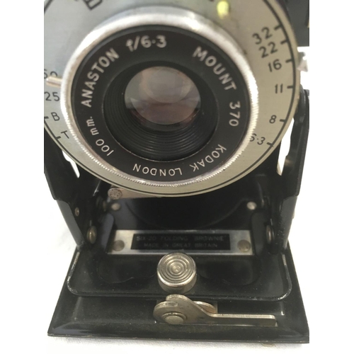 921 - BROWNIE BELLOWS CAMERA