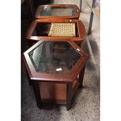 143 - MAHOGANY GLASS TOP TABLE & A TABLE MINUS GLASS WITH WICKER SHELF UNDER, STRING TOP STOOL & HEXAGONAL... 