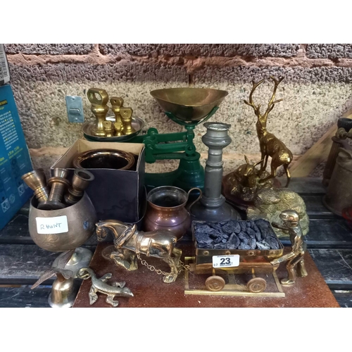 23 - SHELF WITH MISC BRASS WARE INCL: KITCHEN SCALES, BRASS OTTER, COAL MINER & HORSE & OTHER METALWARE