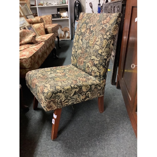 386 - UPHOLSTERED EASY CHAIR