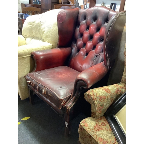 387 - LARGE WING BACK & BUTTON BACK GENTLEMAN'S ARMCHAIR FOR RESTORATION