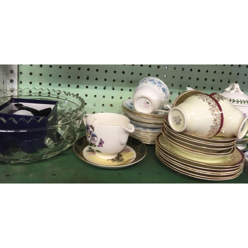 416 - SHELF OF VARIOUS CHINA & GLASSWARE