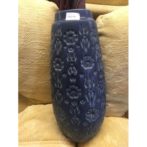 418 - TALL BLUE WEST GERMAN VASE WITH 2 UMBRELLA'S