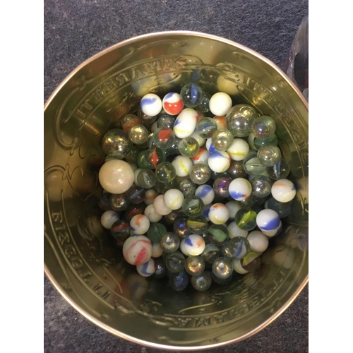 425 - BOTTLE OF VARIOUS BUTTONS & A TIN OF MARBLES