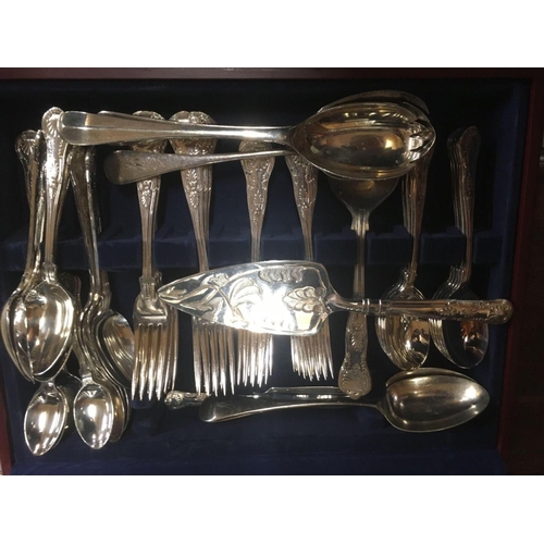 461 - VINERS PARISH COLLECTION STAINLESS STEEL CUTLERY SERVICE & ADDITIONAL SPOONS