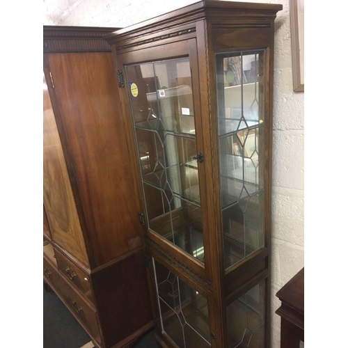 468 - TALL NARROW OAK DISPLAY CABINET BY OLD CHARM WITH LEADED GLASS DOORS