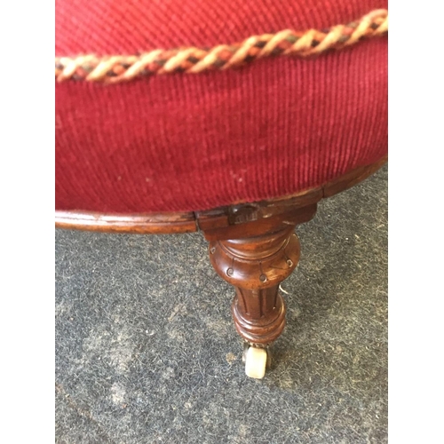 486 - LATE VICTORIAN MAHOGANY UPHOLSTERED BUTTON BACK NURSING CHAIR WITH ORIGINAL CASTERS