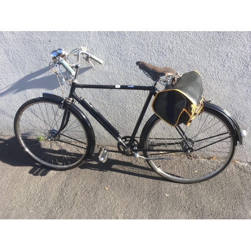 182 - VINTAGE HUMBER GENTS PUSH BIKE WITH SADDLE BAG CONTAINING SPARE CHAIN SPROCKET & VARIOUS FITMENTS