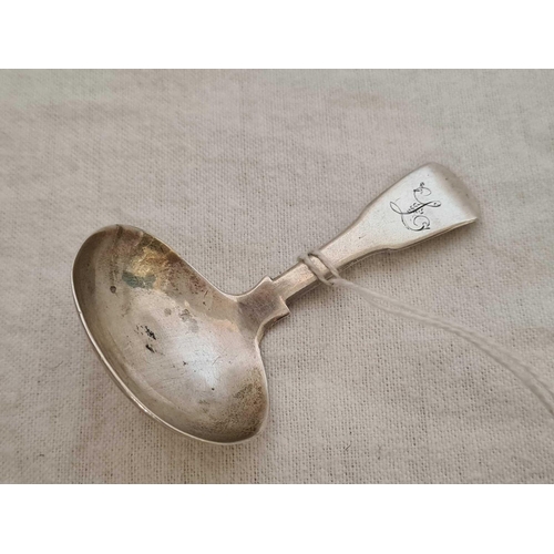 651 - A GEORGE III SILVER CADDY SPOON, LONDON 1817 BY GW