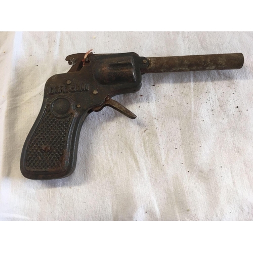 886 - VINTAGE LUM 2  INFANT TINPLATE TOY REVOLVER