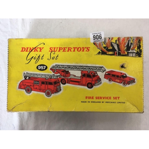 906 - DINKY SUPER TOYS GIFT SET 957 THE FIRE SERVICE SET