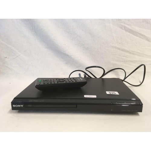 915 - SONY CD / DVD PLAYER WITH REMOTE