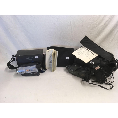 917 - SANYO VM-RZ2R 8M CAMCORDER & A SONY DIGITAL VIDEO CAM RECORDER DIGITAL 8 & A BAG OF ACCESSORIES