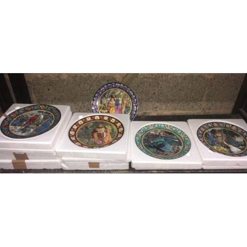 30 - 8 WEDGWOOD COLLECTORS PLATES FROM THE LEGEND OF KING ARTHUR