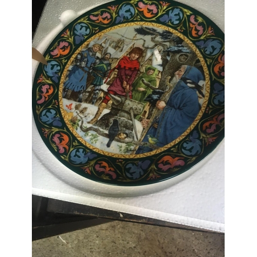 30 - 8 WEDGWOOD COLLECTORS PLATES FROM THE LEGEND OF KING ARTHUR