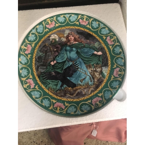 30 - 8 WEDGWOOD COLLECTORS PLATES FROM THE LEGEND OF KING ARTHUR