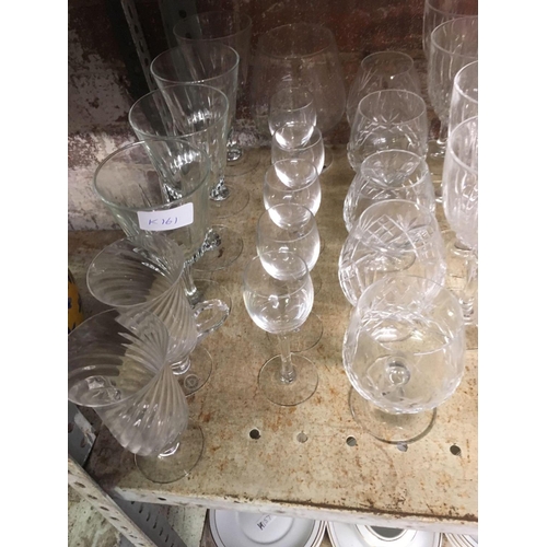 219 - SHELF OF MIXED DRINKING GLASSES