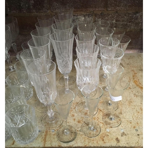 219 - SHELF OF MIXED DRINKING GLASSES