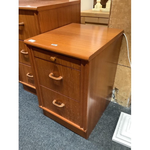 330 - TEAK EFFECT BEDROOM SUIT (DRESSING TABLE WITH MIRRORED BACK & SIX DRAWERS, 3 DRAWER CHEST & 2 DRAWER... 