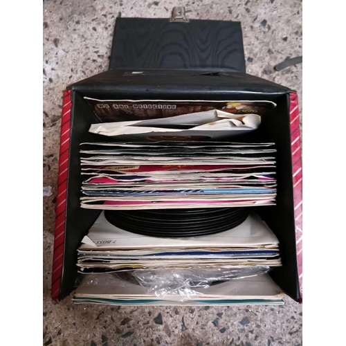 92 - CARTON OF MISC LP'S INCL; JOHN DENVER, FRANK SINATRA, CLIFF RICHARD & SMALL CARRY CASE OF 45'S