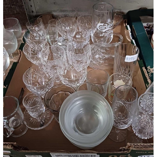 217 - SHELF WITH GLASSES, GLASS BISCUIT BARREL, BOWLS & A CARTON WITH VARIOUS DRINKING GLASSES