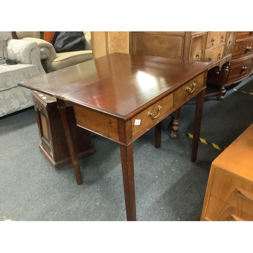 391 - EDWARDIAN MAHOGANY DESK / SIDE TABLE WITH 2 DRAWERS & BRASS DROP HANDLES, OPENS TO A SQUARE TEA TABL... 