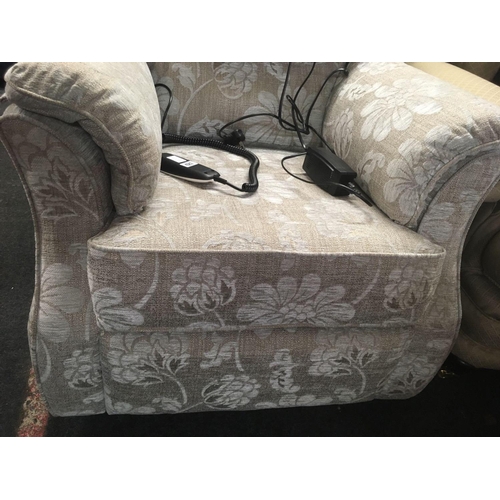 421 - G-PLAN ELEVATE RISE & RECLINE FLORAL PATTERNED ARMCHAIR IN SUPERB CONDITION