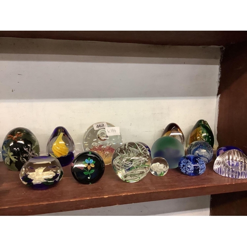 462 - SHELF OF 23 VARIOUS DECORATIVE PAPERWEIGHTS INCL; CAITHNESS, KILKIRK, HOUSE OF LORDS ETC