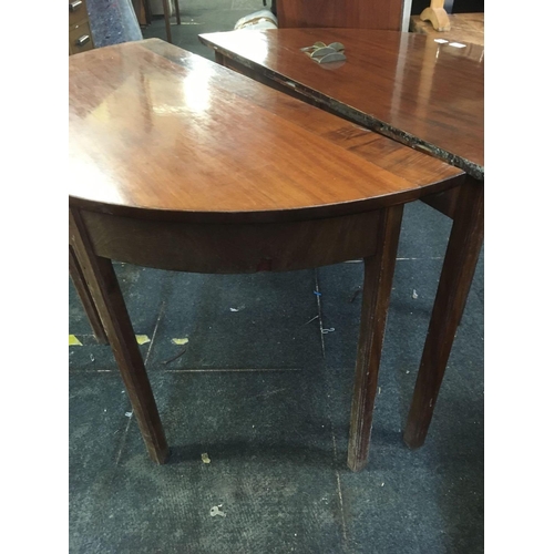 624 - EDWARDIAN MAHOGANY CIRCULAR BREAKFAST TABLE WITH ADDITIONAL LEAF, 43'' DIA, EXTENDING TO 58''