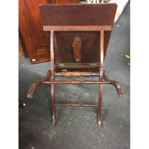 636 - VICTORIAN MAHOGANY COACHING TABLE WITH WAVY LEGS & TURNED STRETCHERS