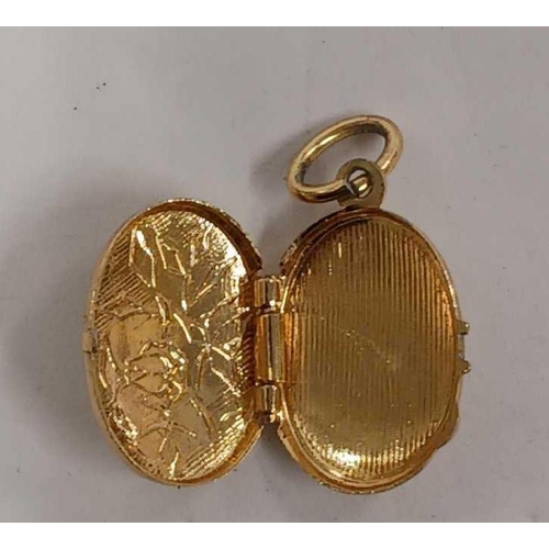 731 - YELLOW METAL LOCKET