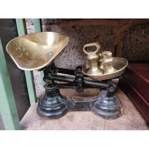 8 - SMALL SET OF KITCHEN SCALES WITH BELL WEIGHTS