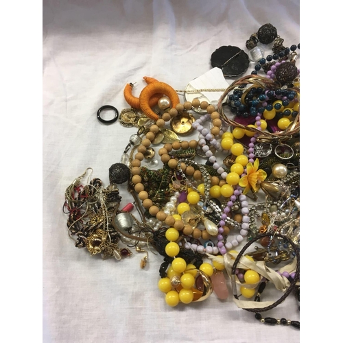 882 - LARGE BAG OF COSTUME JEWELLERY