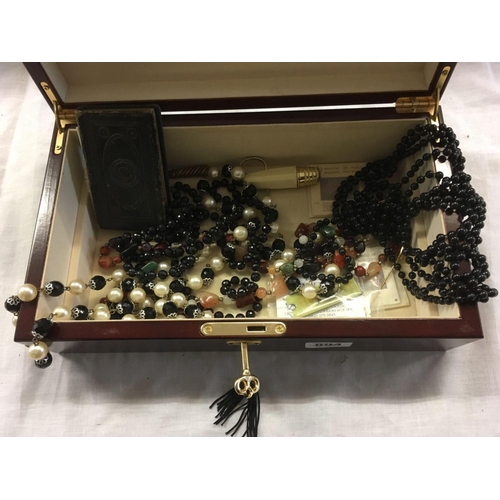 894 - WOODEN JEWEL BOX WITH COSTUME JEWELLERY & A SMALL NEW TESTAMENT BOOKLET