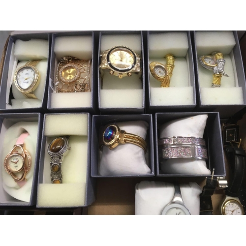 895 - LARGE QTY OF LADIES & GENTS COSTUME JEWELLERY DRESS WATCHES