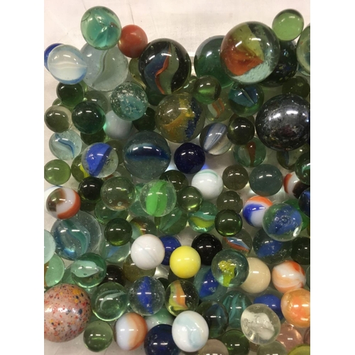 905 - VINTAGE MARBLES