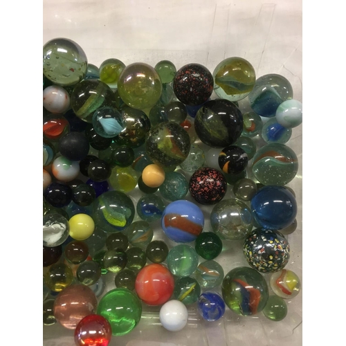 905 - VINTAGE MARBLES