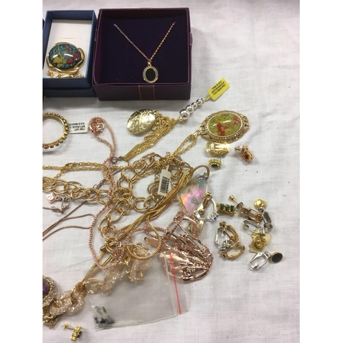 911 - TUB OF GOLD COLOURED COSTUME JEWELLERY WITH 925 MARKED SILVER RINGS, PENDANTS